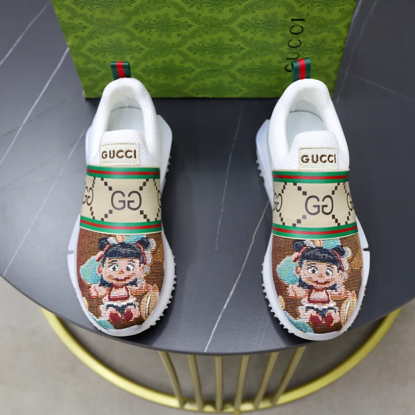 Ex-factory price: 462💰🙅‍♂️🙅‍♂️🙅‍♂️ Brand: GUCCI Standard code: 38-44 (45 customized) Grade: Same as the official website Material: Original knitted fabric Comfortable and breathable lining Lightweight and wear-resistant sports outsole Style category: Men's fashionable casual shoes Running sneakers Distinguished luxury brand elements Top luxury Color: actual picture color